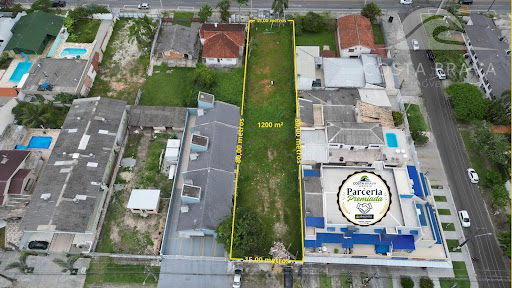 Terreno 1.200m² Caiobá, 2 quadras do mar, região central