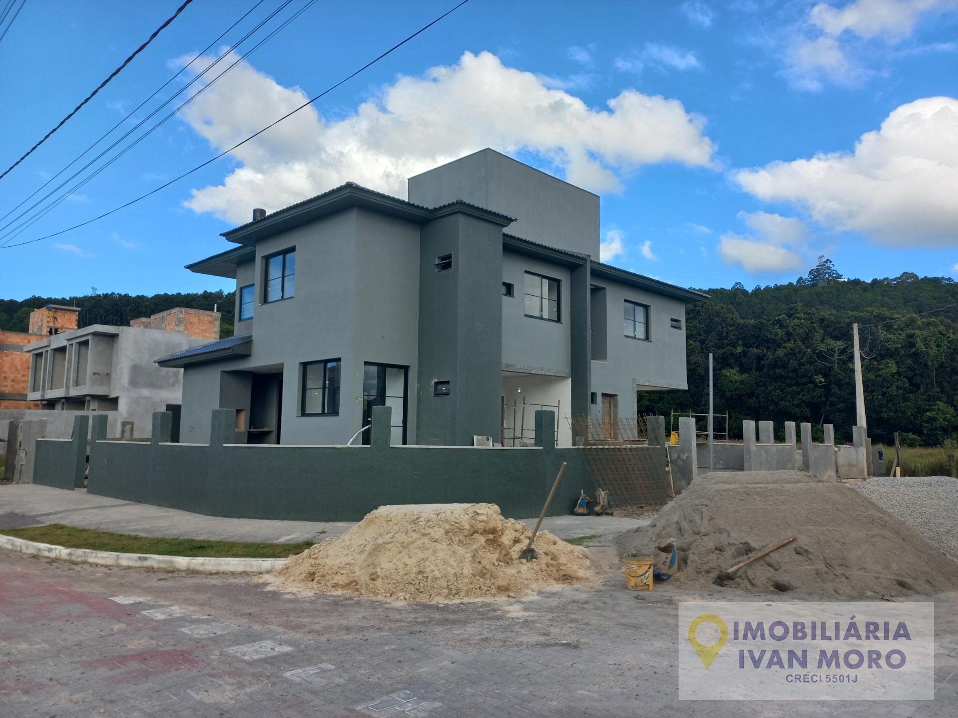 Casa à venda com 3 quartos, 3 banheiros, 2 vagas e 165m² no Canasvieiras, Florianópolis — foto principal