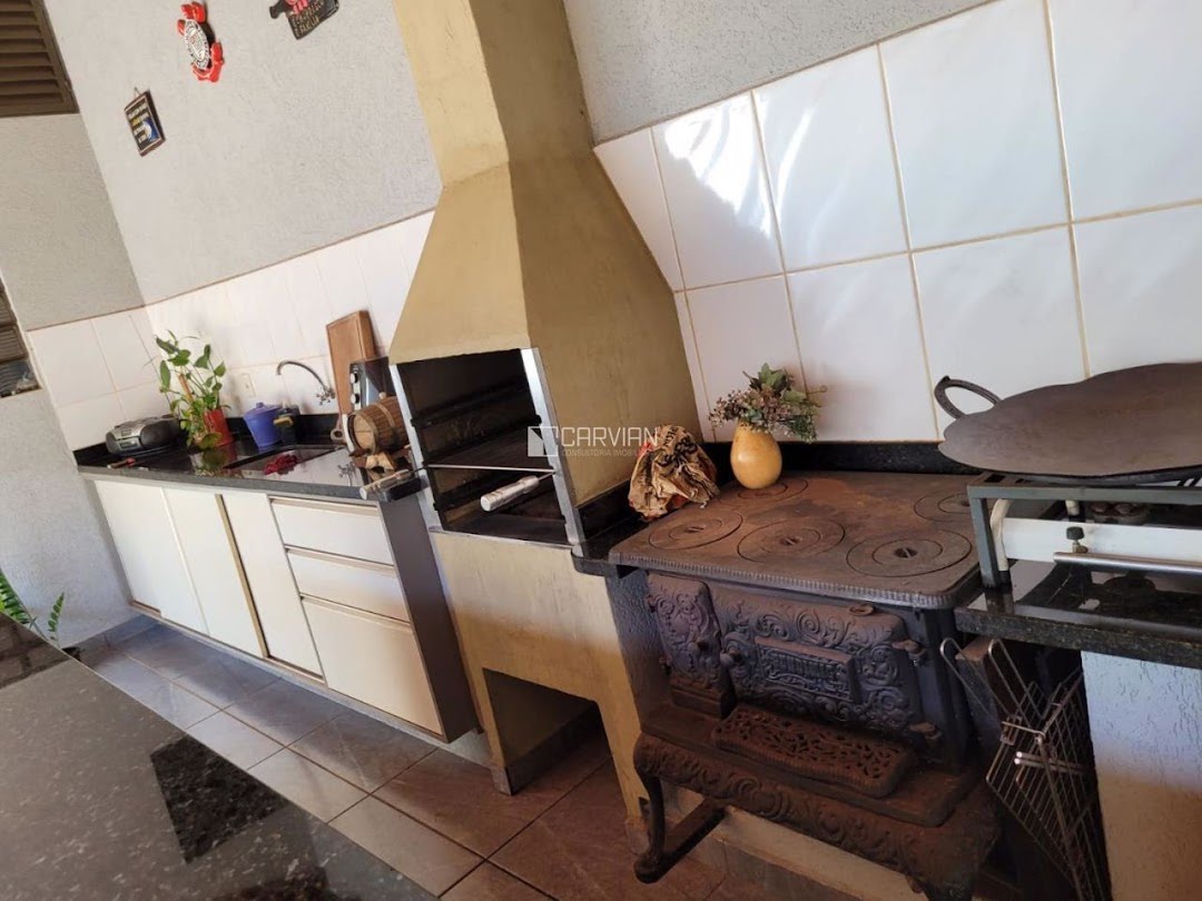 Casa à venda com 3 quartos, 1 suíte, 4 vagas e 170m² no Jardim Jóquei Clube, Ribeirão Preto (SP) — foto 3 de 11