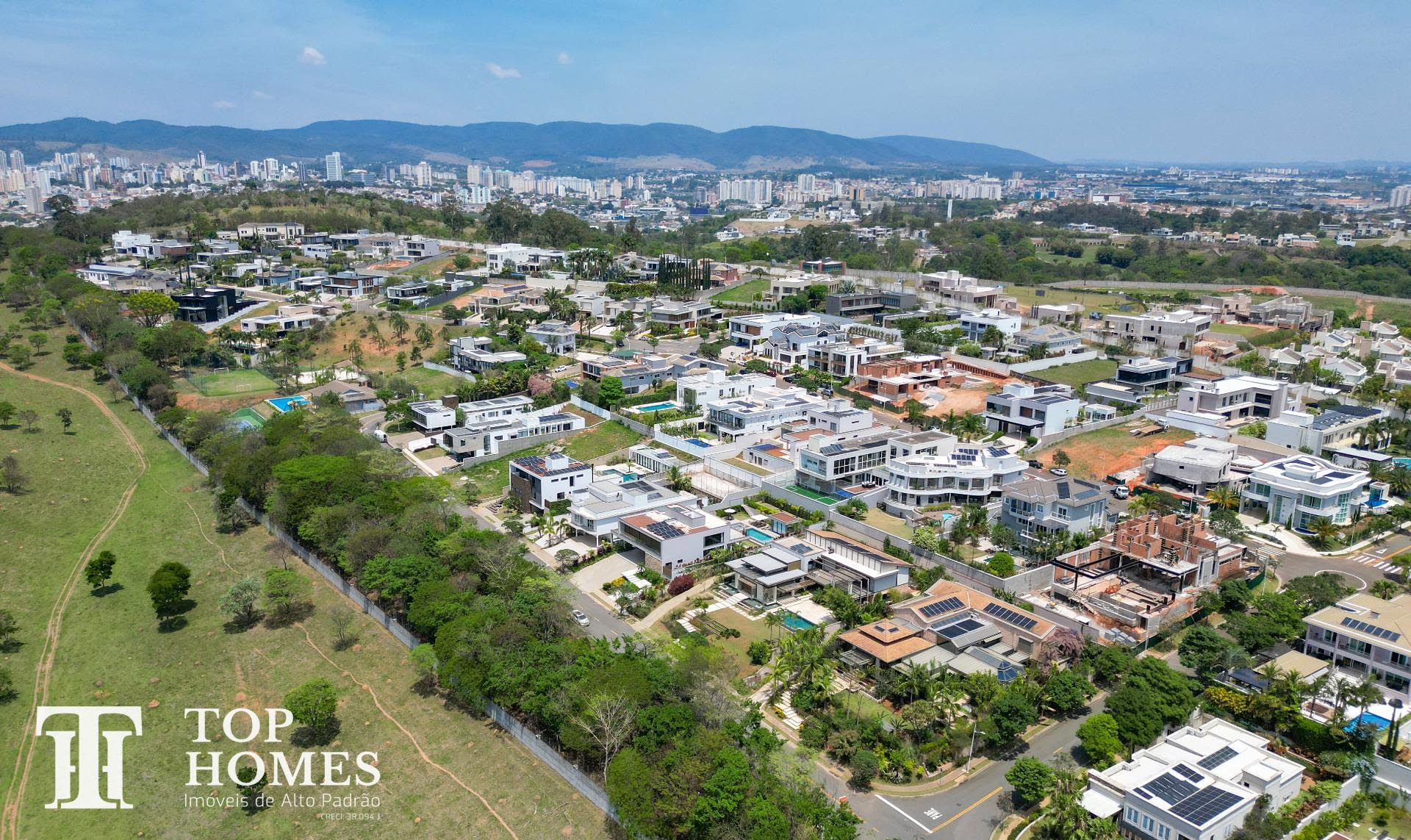 Casa de alto padrão/luxo à venda em Jundiaí no condomínio Quinta das Paineiras.