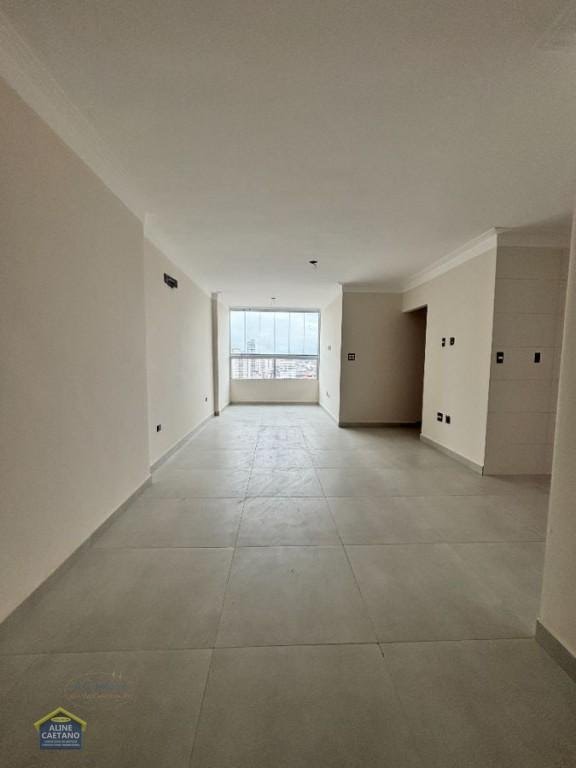 Apartamento à venda com 2 quartos, 1 banheiro, 2 vagas e 67m² no Vila Guilhermina, Praia Grande — foto principal