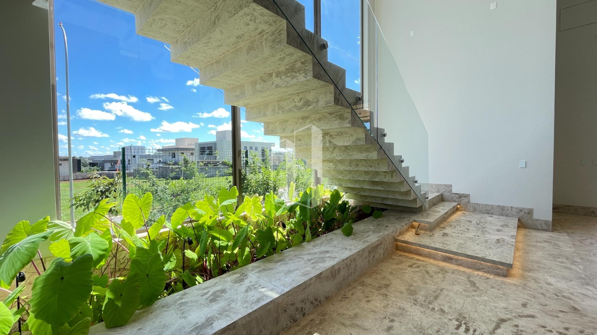 Casa à venda com 5 quartos, 5 suítes, 6 vagas e 440m² no Jardins França, Goiânia (GO) — foto 5 de 30