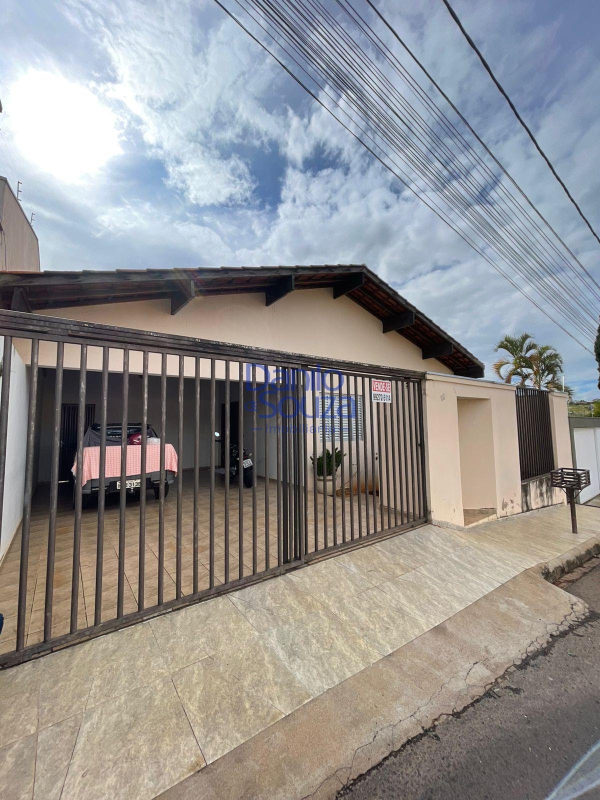 Casa à venda com 4 quartos, 1 suíte, 4 vagas e 246m² no Veredas da Cidade, Araxá (MG) — foto 2 de 12