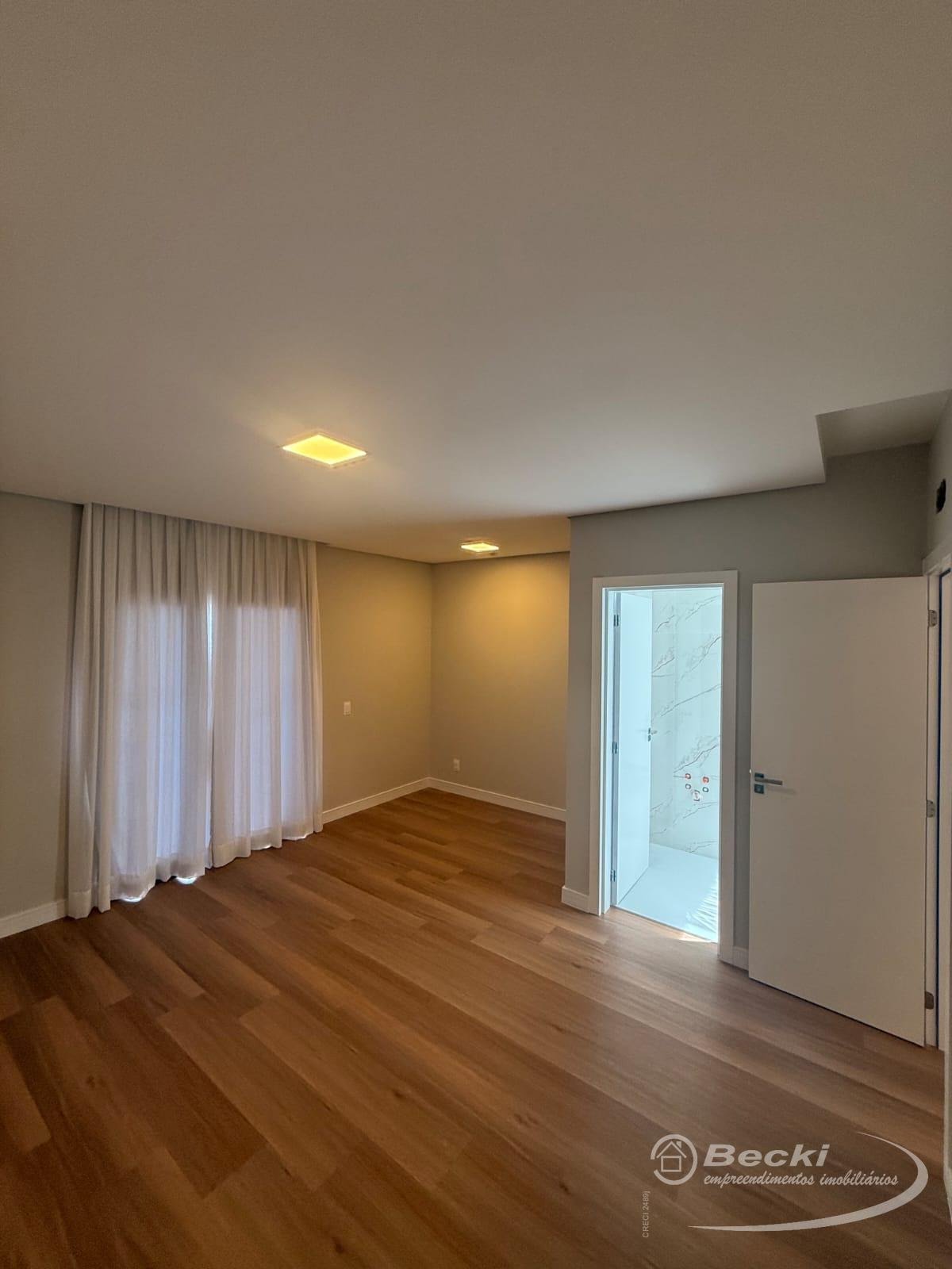 Casa à venda com 3 quartos, 1 suíte, 2 vagas e 179m² no América, Joinville (SC) — foto 17 de 19