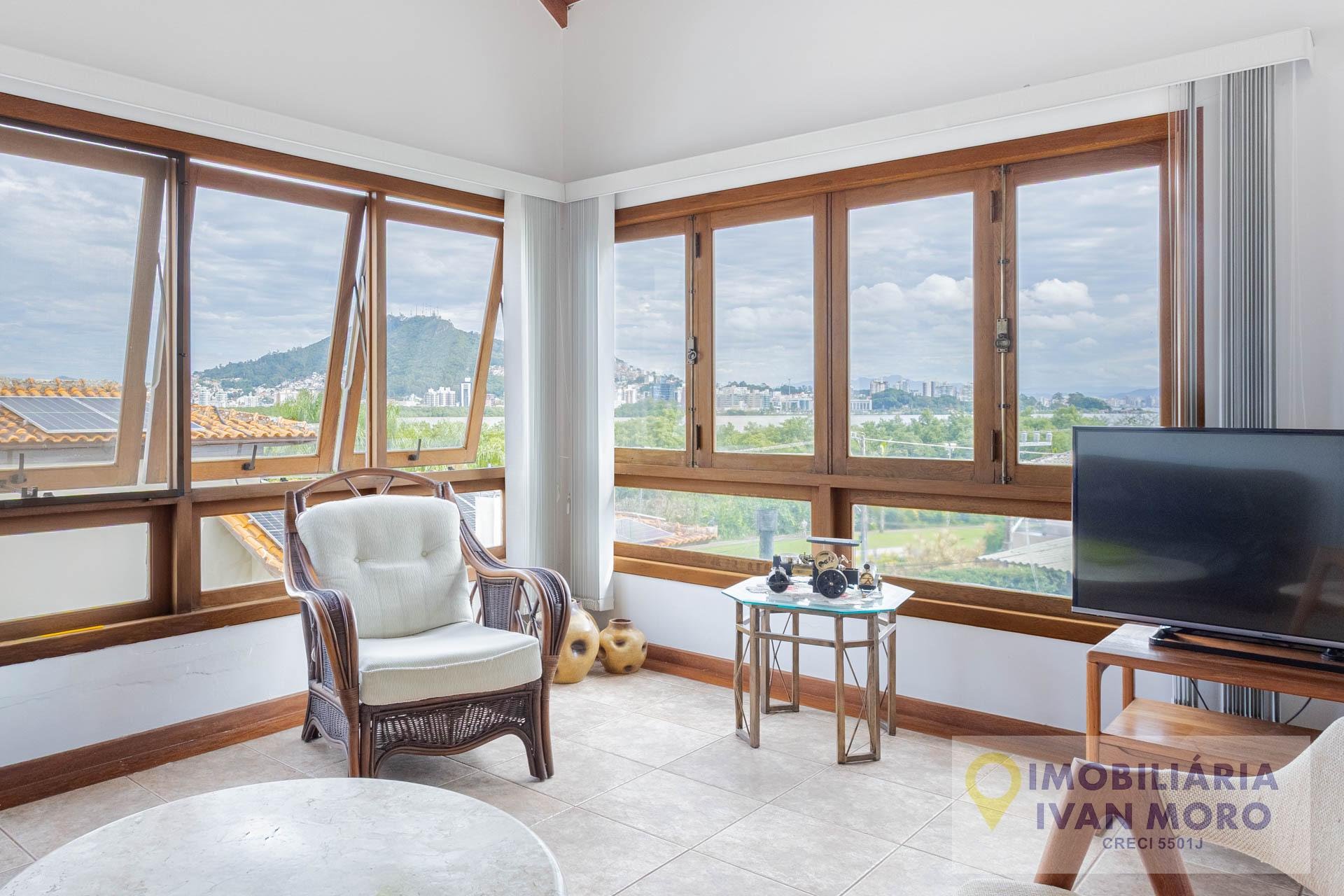 Casa à venda com 3 quartos, 2 banheiros, 3 vagas e 233m² no João Paulo, Florianópolis — foto principal