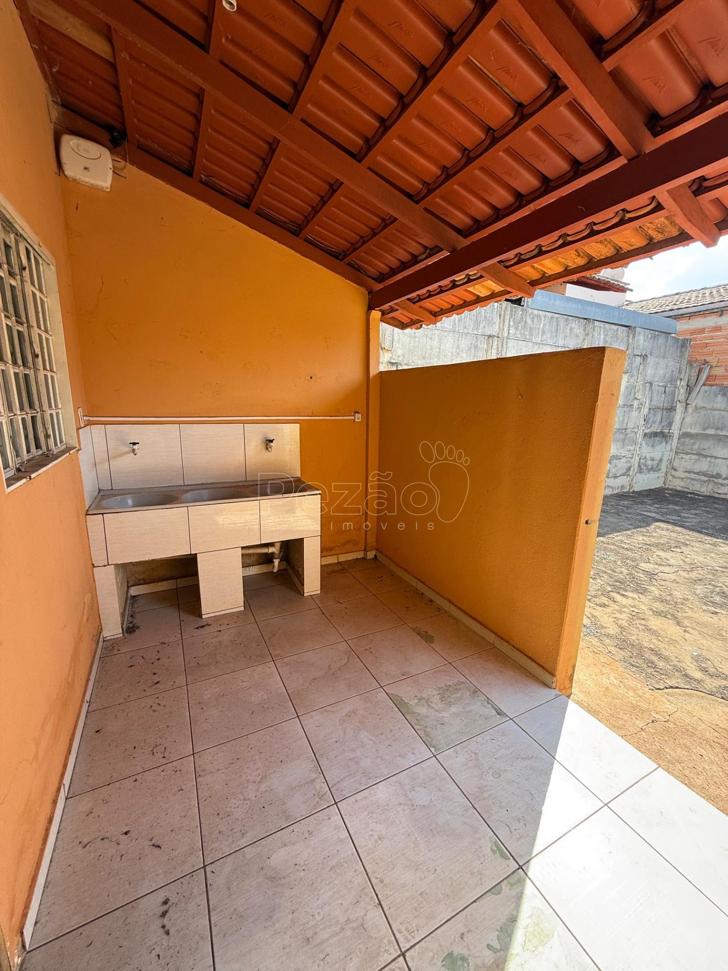 Casa à venda com 3 quartos, 1 banheiro, 2 vagas e 220m² no Jardim Imperial, Itapuranga (GO) — foto 3 de 9