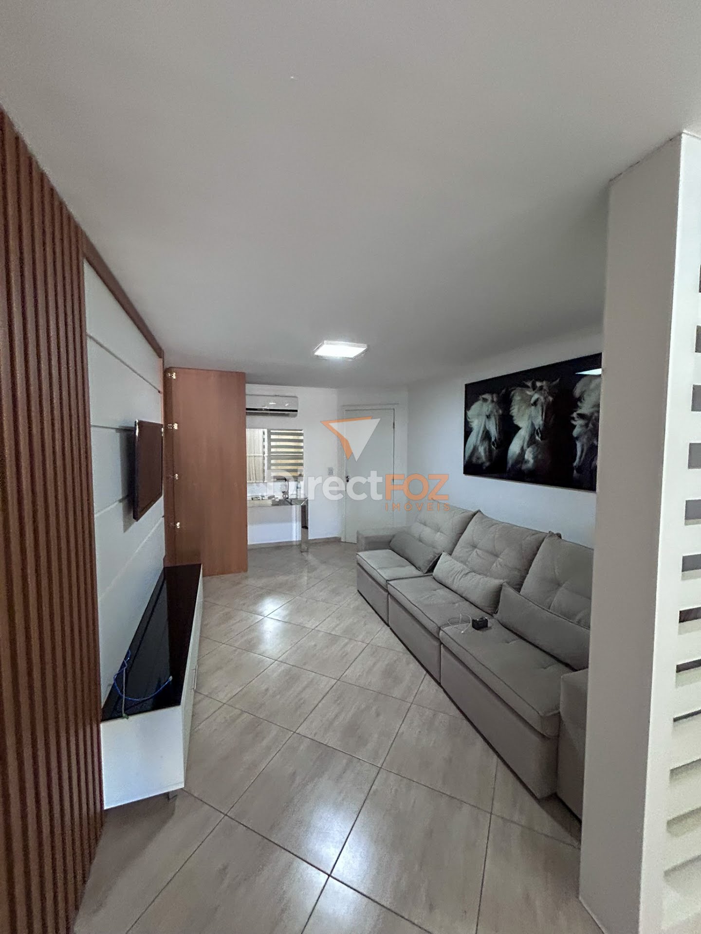 Apartamento Semi-mobiliado a venda no Edifício Viena, Centro