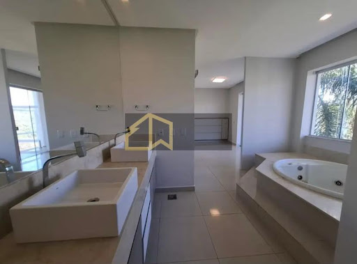 Casa de Condomínio em Alphaville Araguaia  -  Goiânia