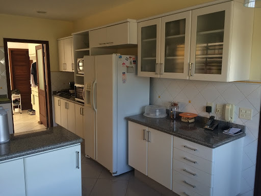 Cozinha com armários