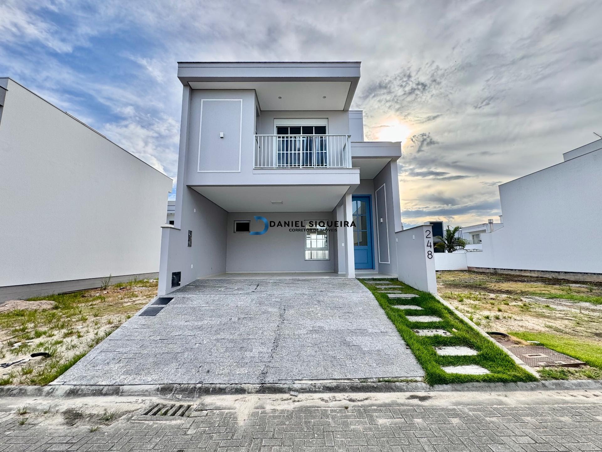 Casa à venda com 3 quartos, 3 suítes, 2 vagas e 189m² no Bairro Deltaville, Biguaçu (SC) — foto 2 de 28