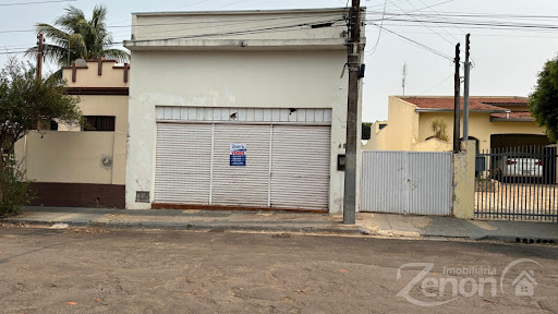 Prédio Comercial no Centro de Adamantina: 420m² de terreno
