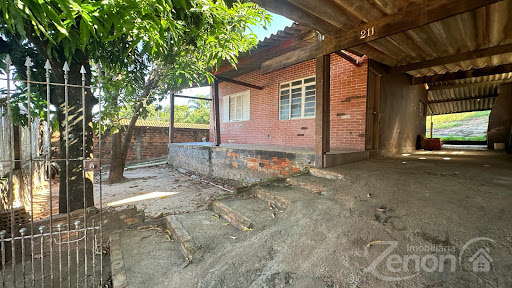 Casa à Venda no Centro de Flórida Paulista: 2 Quartos