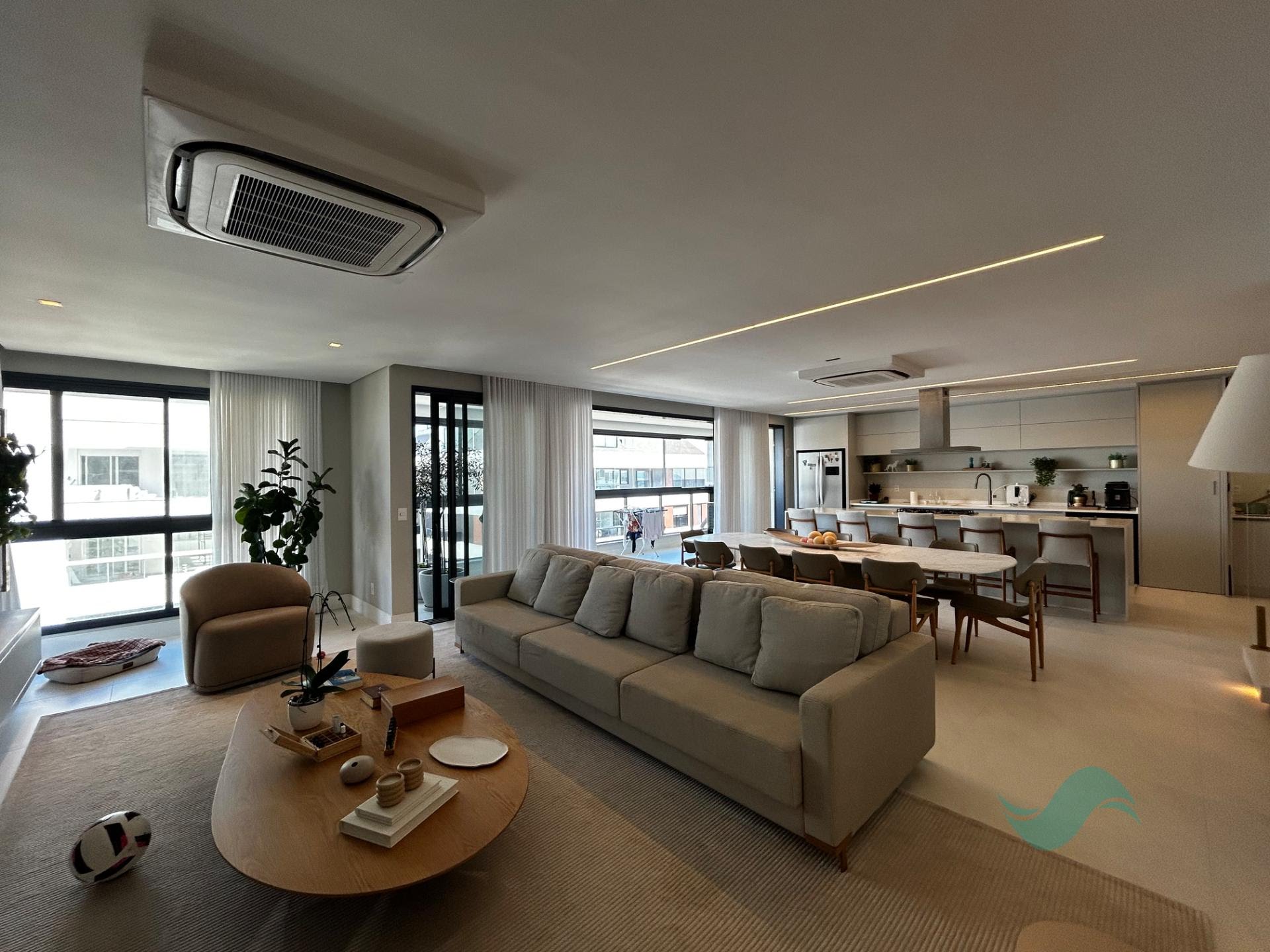 Cobertura à venda com 4 suítes, 3 vagas e 240m² no Jurerê, Florianópolis (SC) — foto 12 de 30