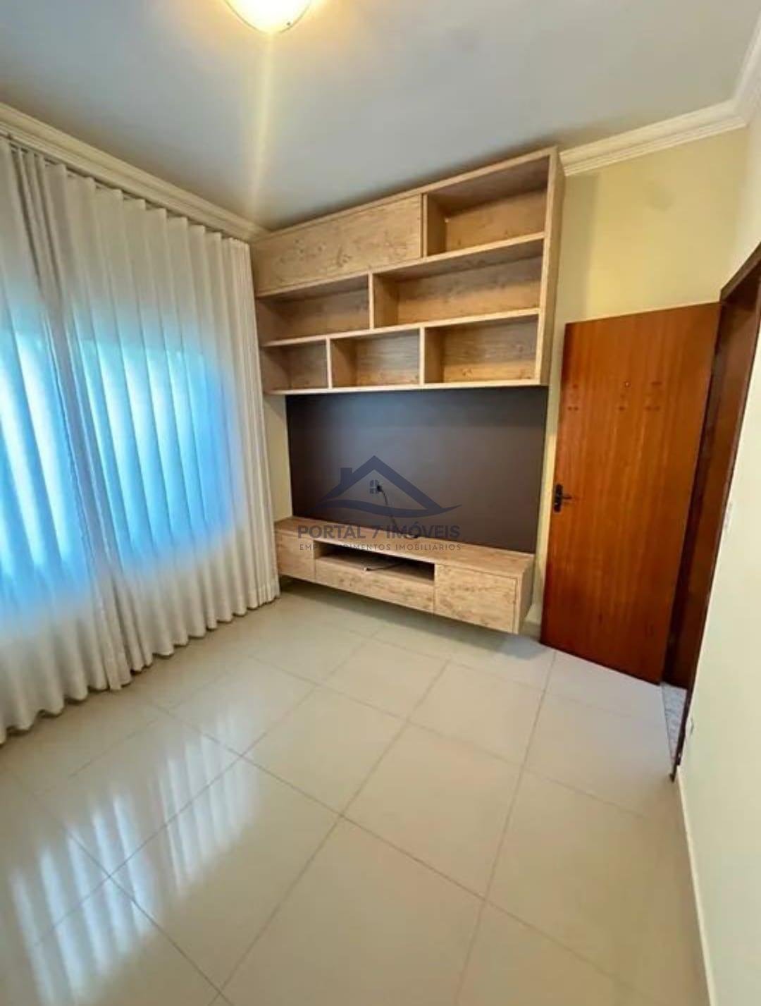 Casa à venda com 3 quartos, 1 suíte, 4 vagas e 360m² no Iporanga, Sete Lagoas (MG) — foto 3 de 18