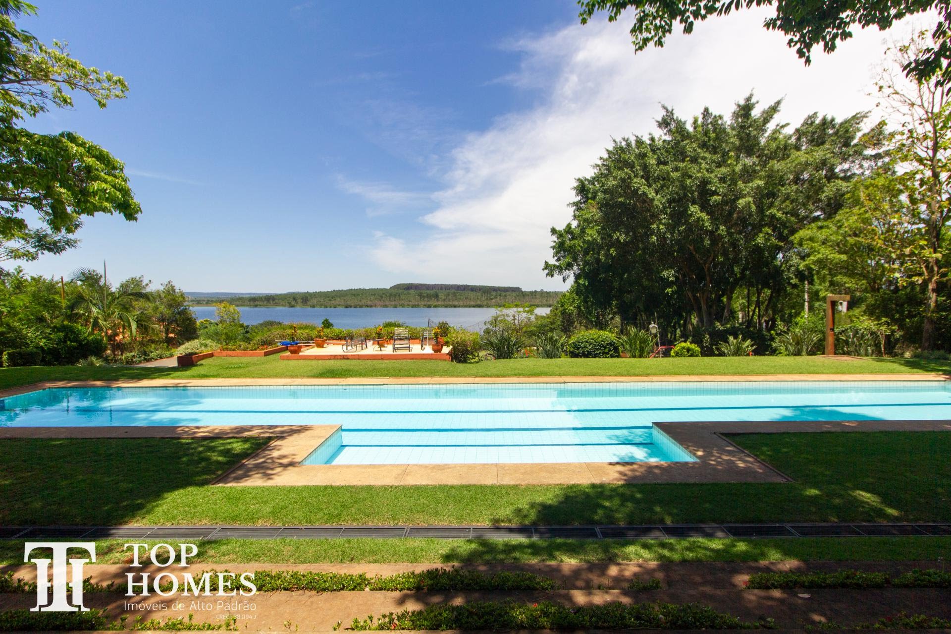 Casa de alto padrão à venda na represa do Broa no condomínio Vila Pinhal em Itirapina/SP