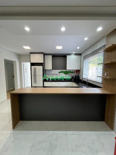 Cozinha com móveis sob medida