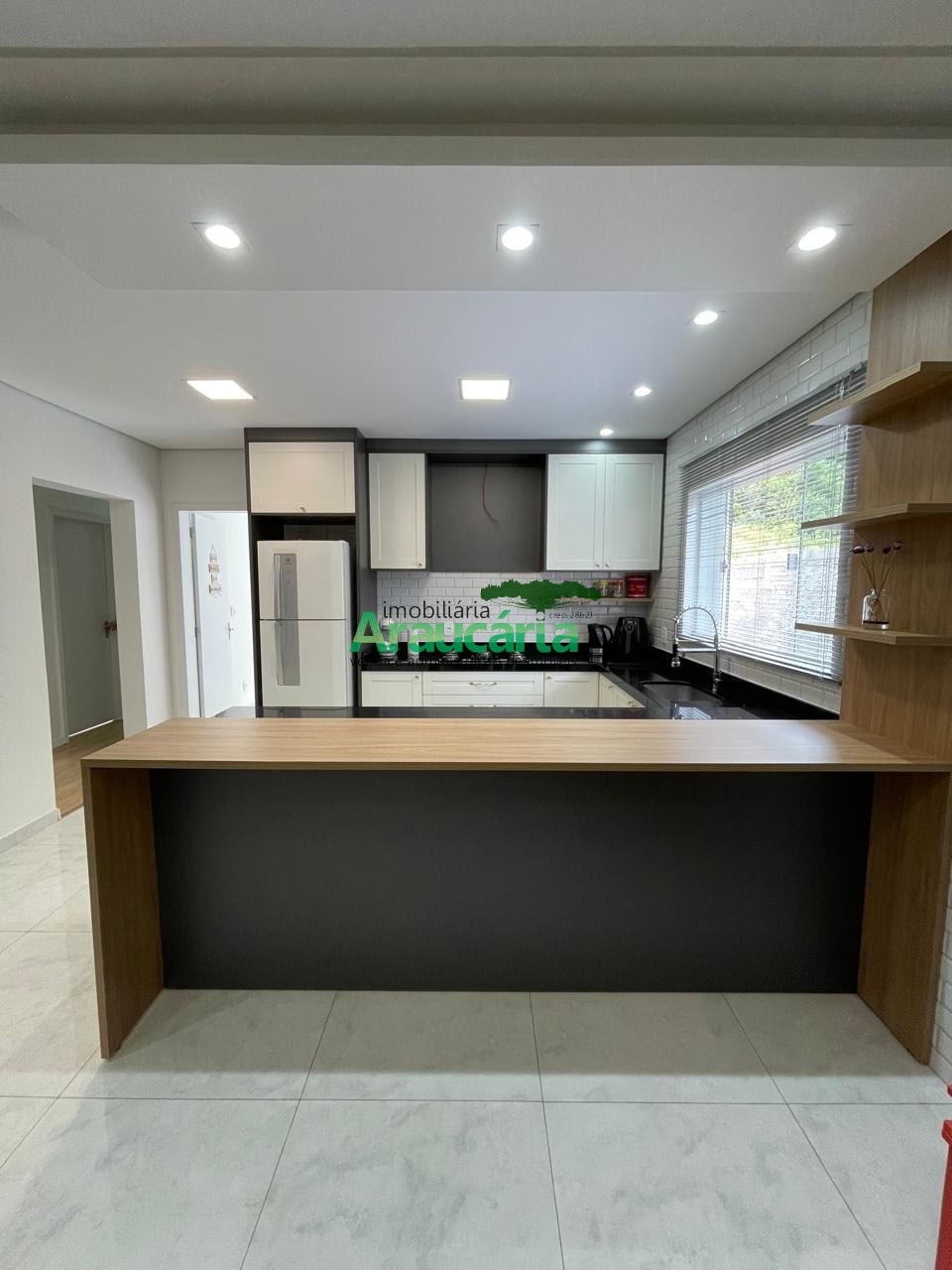 Cozinha com móveis sob medida