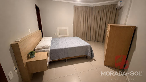 Apartamento no centrão de meia praia- 100 metros da praia