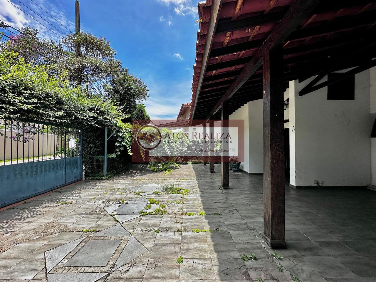 Casa à venda com 4 quartos, 6 banheiros, 6 vagas e 380m² no Interlagos, São Paulo — foto principal