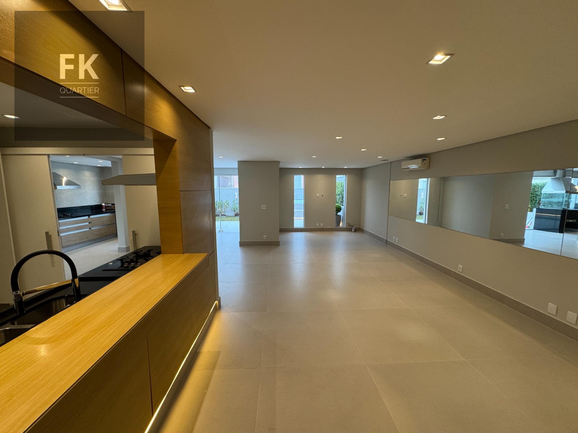 Casa à venda com 3 quartos, 3 suítes, 2 vagas e 235m² no Tamboré, Santana de Parnaíba (SP) — foto 7 de 23