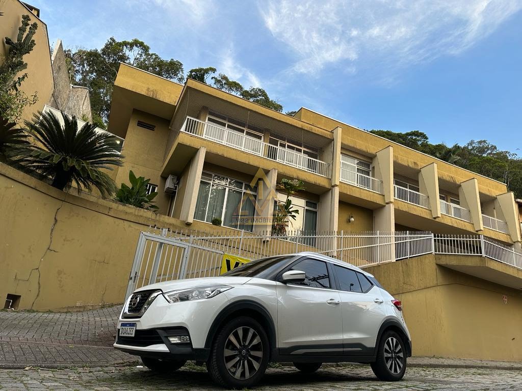 Casa à venda com 5 quartos, 4 suítes, 4 vagas e 385m² no Centro, Blumenau (SC) — foto 2 de 10