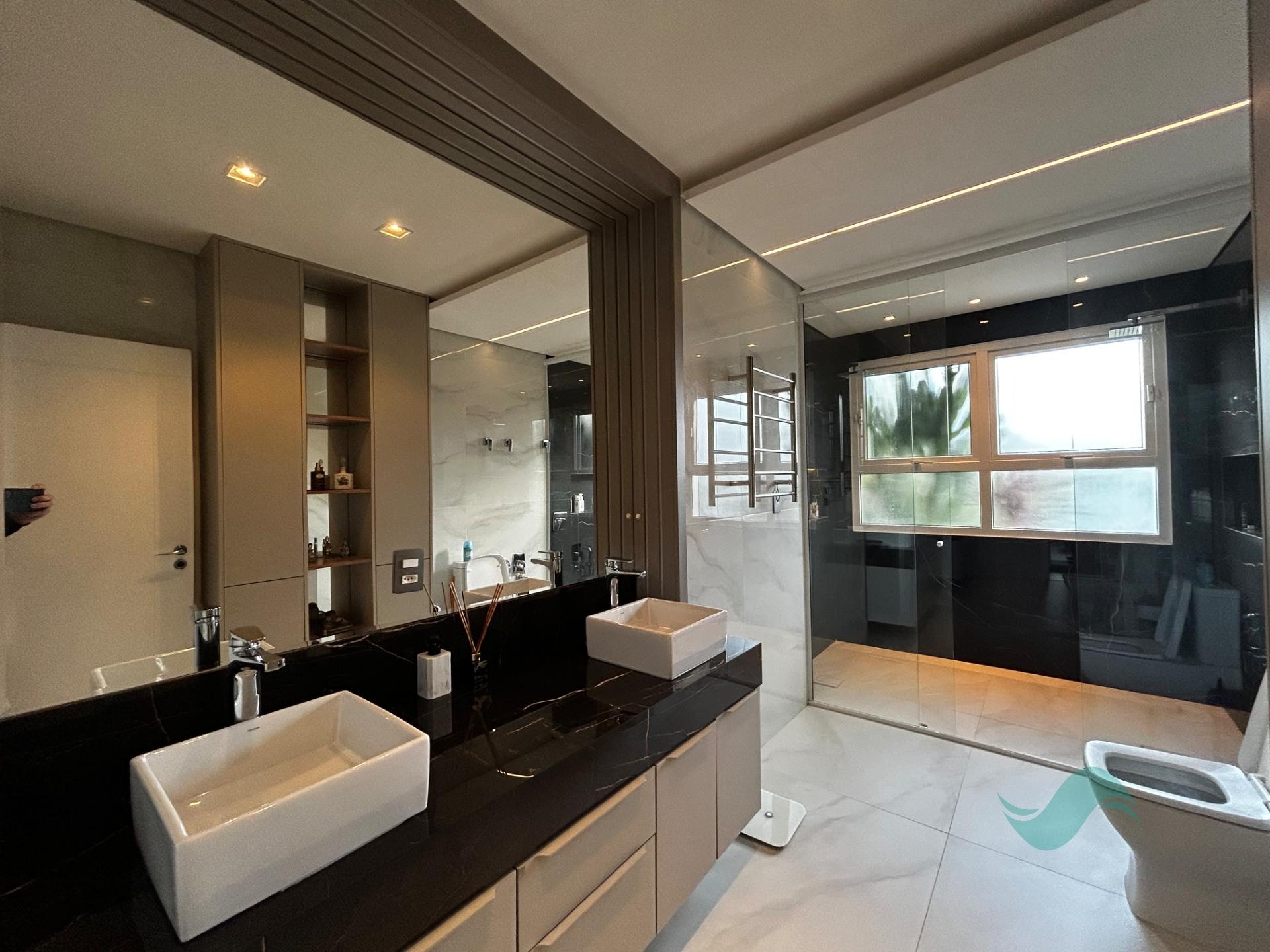 Casa à venda com 4 quartos, 4 suítes, 2 vagas e 540m² no Jurerê, Florianópolis (SC) — foto 17 de 19
