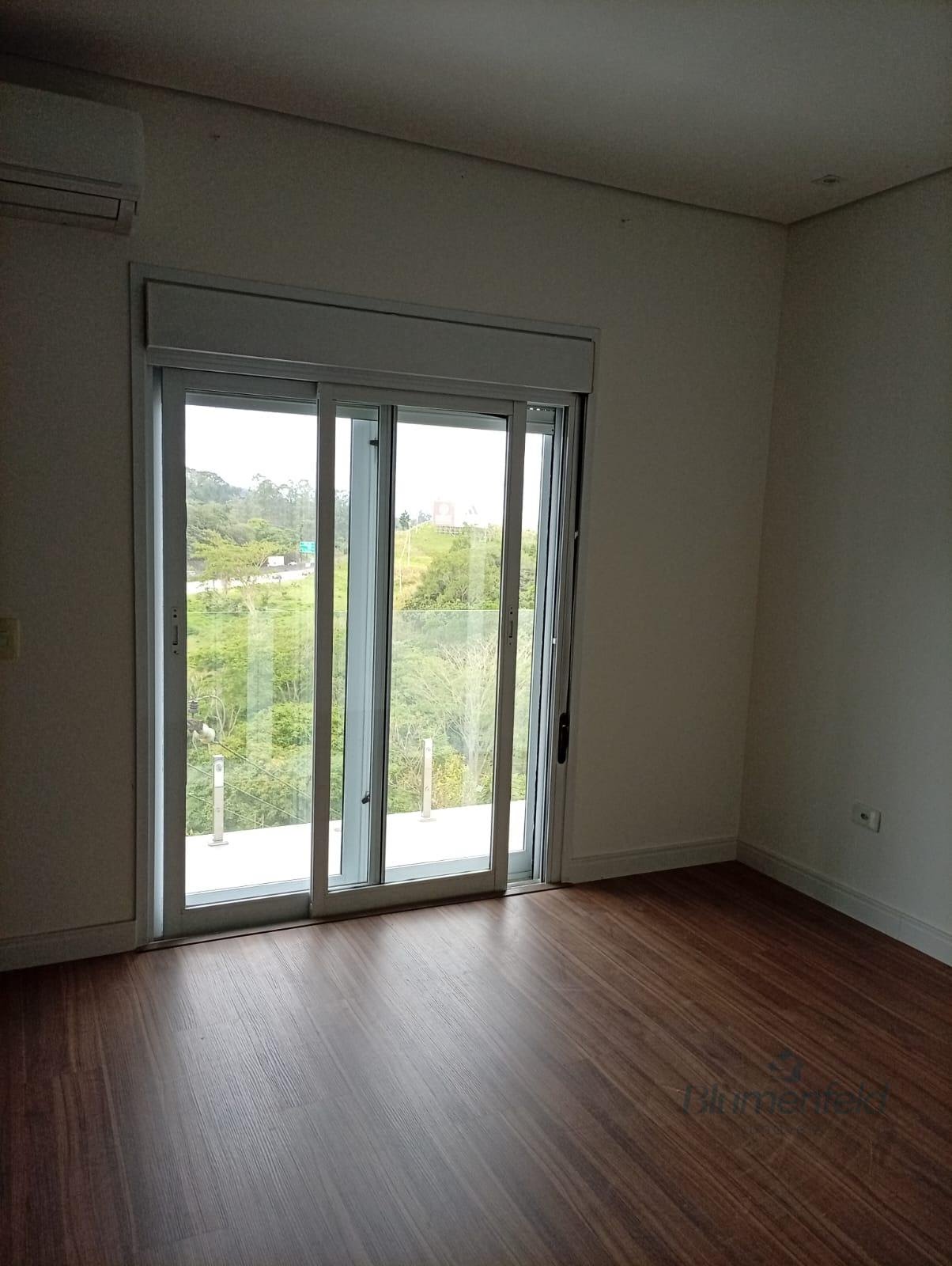 Casa à venda com 4 quartos, 4 suítes, 3 vagas e 311m² no Condominio Arujazinho V, Arujá (SP) — foto 19 de 30