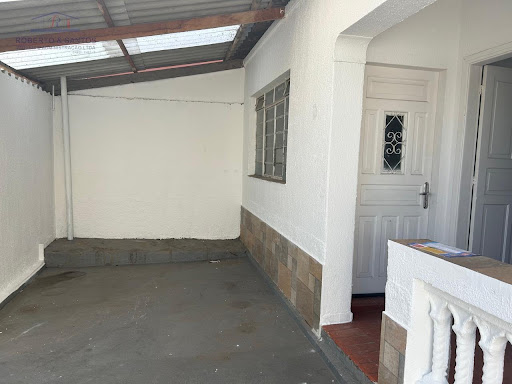 Garagem e quintal