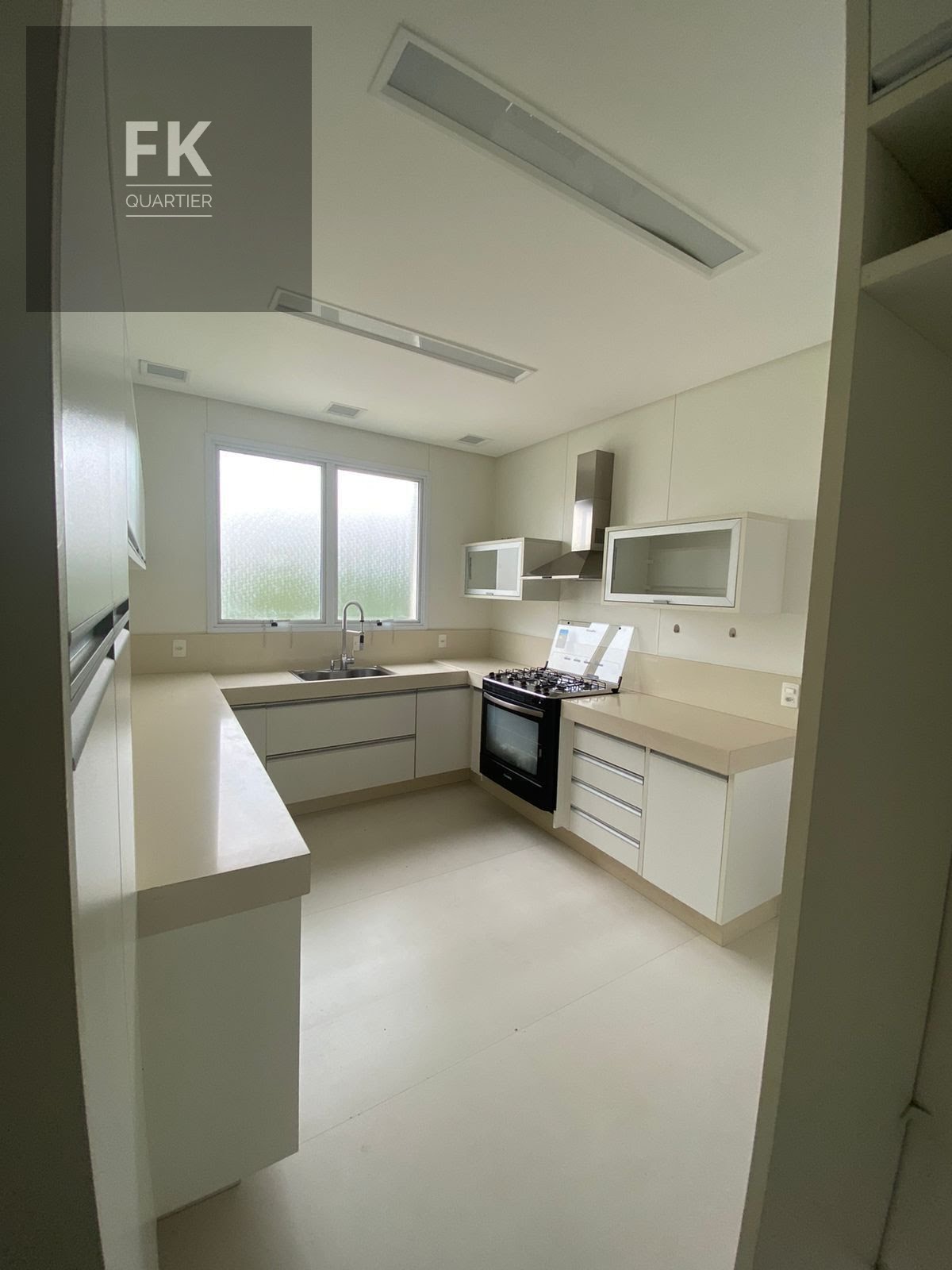 Apartamento para alugar com 4 quartos, 4 suítes, 5 vagas e 367m² no Tamboré, Santana de Parnaíba (SP) — foto 6 de 9