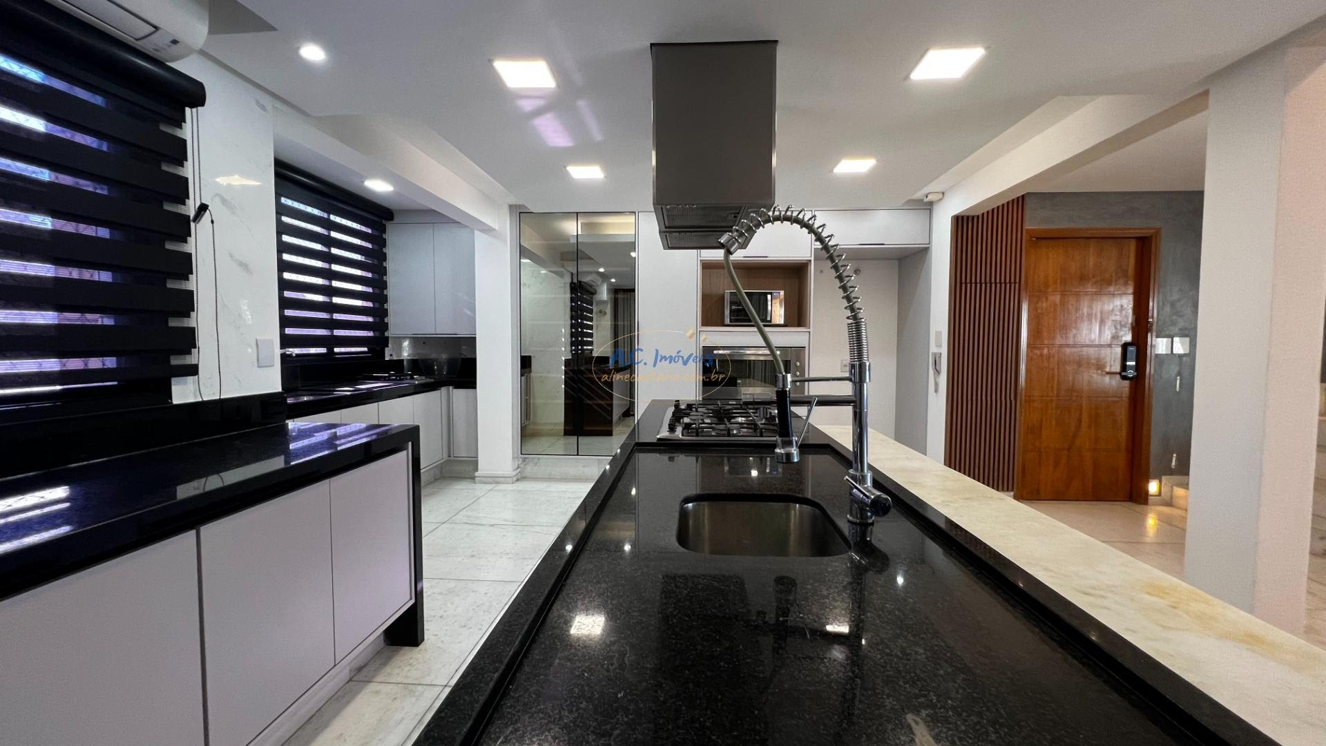 Cobertura à venda com 3 quartos, 3 suítes, 3 vagas e 257m² no Canto do Forte, Praia Grande (SP) — foto 20 de 30