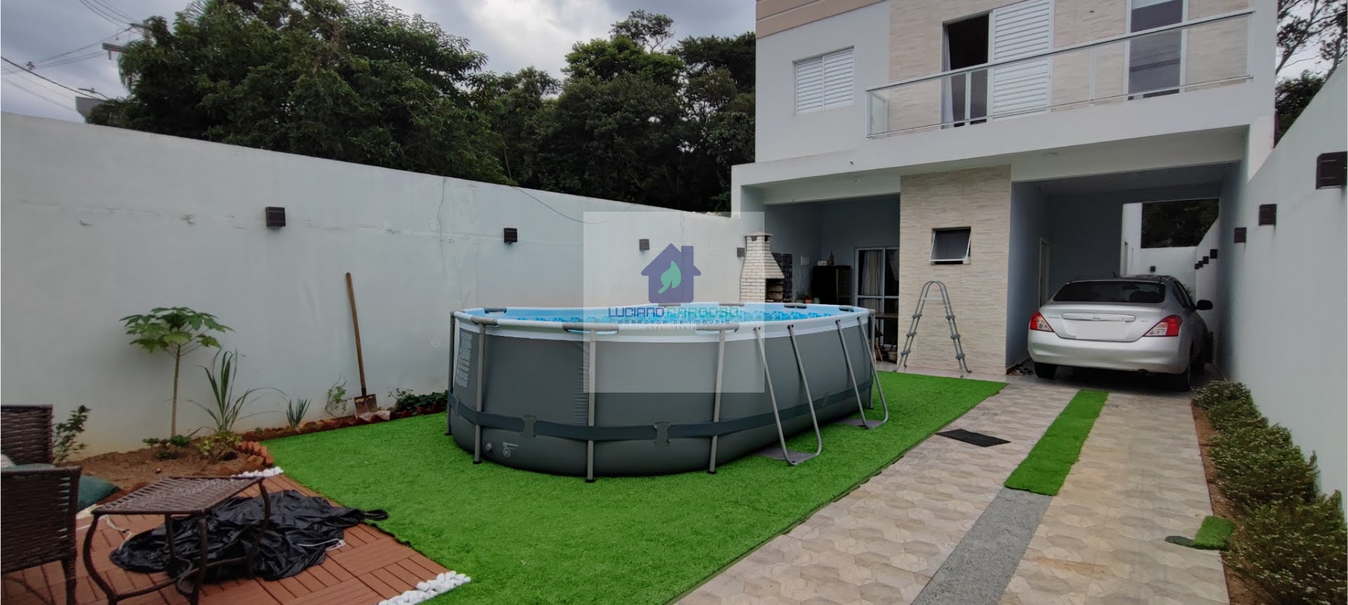 Entrada e garagem