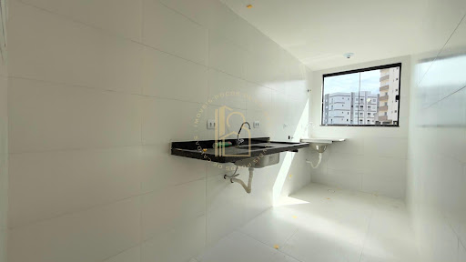 Apartamento de 2 quartos com suíte e garagem