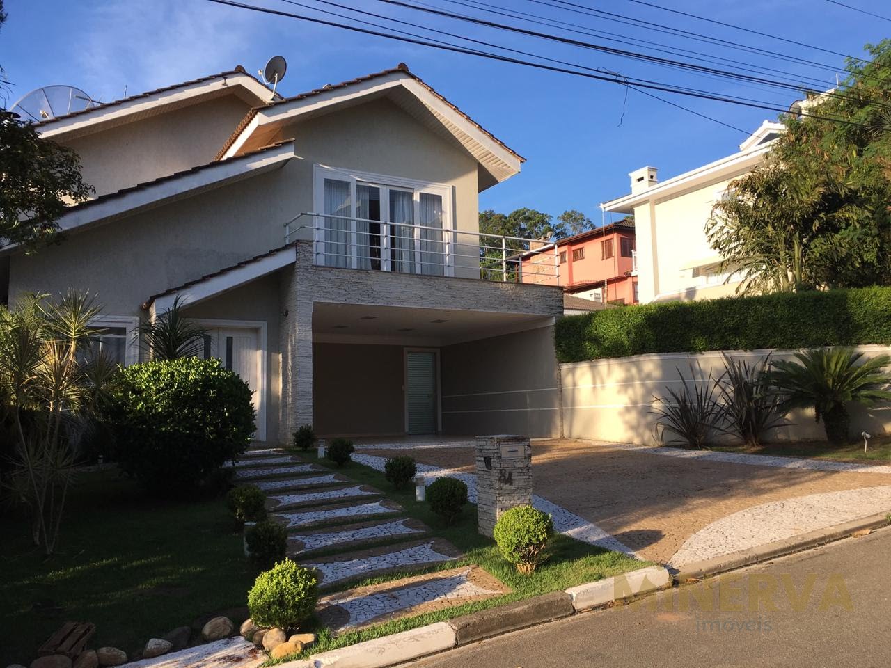 Casa à venda com 3 quartos, 4 banheiros, 4 vagas e 300m² no Jardim Fazenda Rincao - Aruja V, Arujá — foto principal