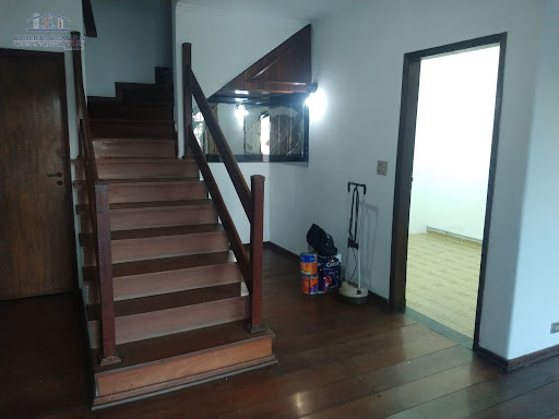 Escadas para os dormitórios