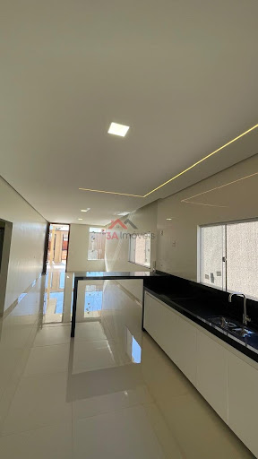 Perfeita Casa à Venda no Bairro Riviera Park - 3 Suítes por R$ 1.100.000