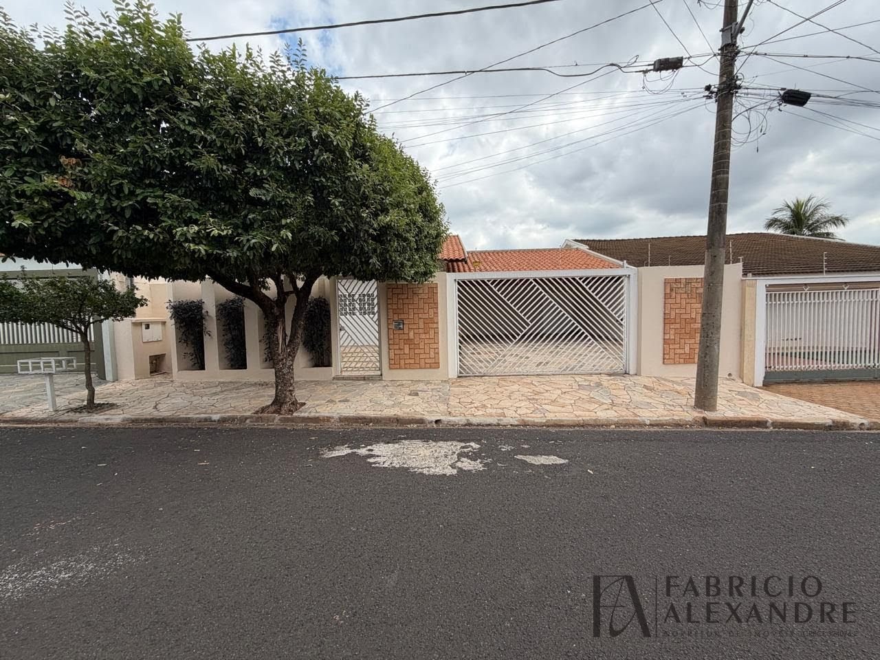 Casa para alugar com 4 quartos, 6 banheiros, 4 vagas e 340m² no Jardim Aclimação, São José do Rio Preto — foto principal
