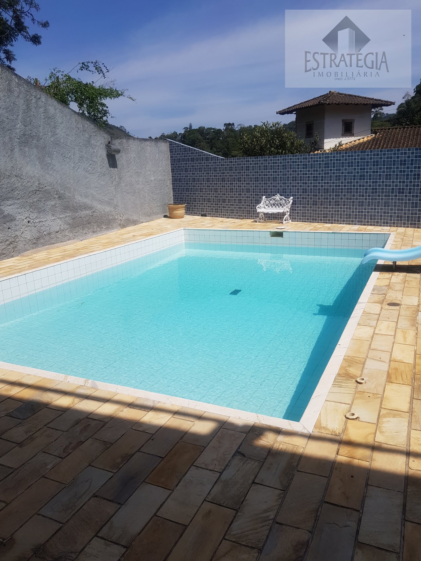 Casa à venda com 4 quartos, 1 suíte, 3 vagas e 239m² no Quarteirão Ingelheim, Petrópolis (RJ) — foto 29 de 30