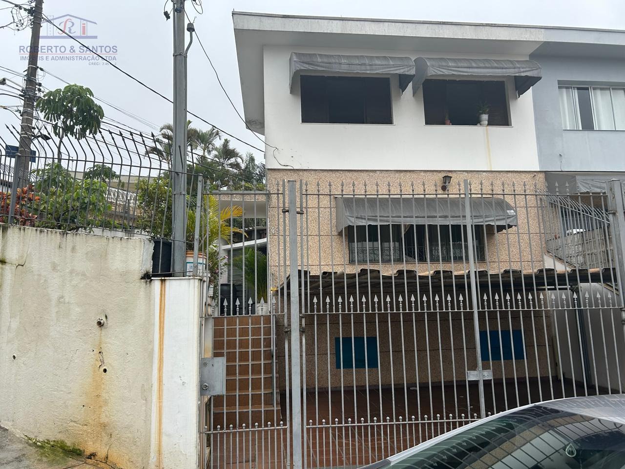 Vista frontal do sobrado