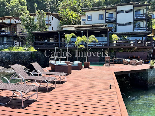 Casa Frente Mar para Temporada em Angra dos Reis / RJ no bairro Mombaça