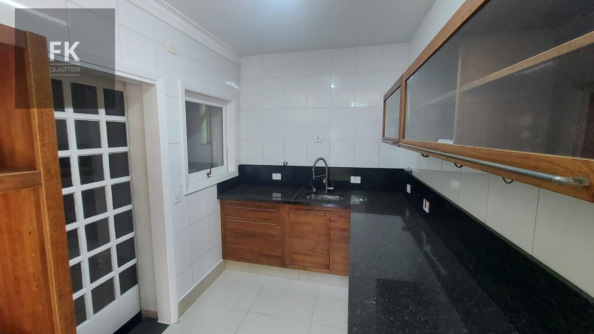 Casa à venda com 5 quartos, 4 suítes, 4 vagas e 250m² no Alphaville Residencial Dois, Barueri (SP) — foto 10 de 30
