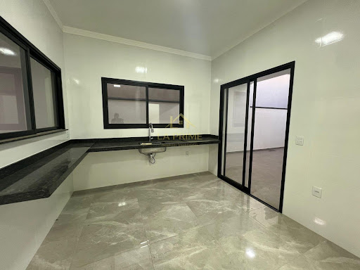  Casa à venda no Condomínio Villagio Wanel – Sorocaba/SP 135m² de área construída, 03 dormitórios, 01 com closet e 02 vagas de garagem.