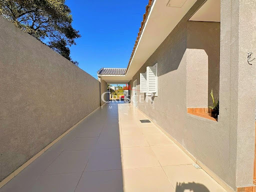 Casa com 03 quartos e piscina