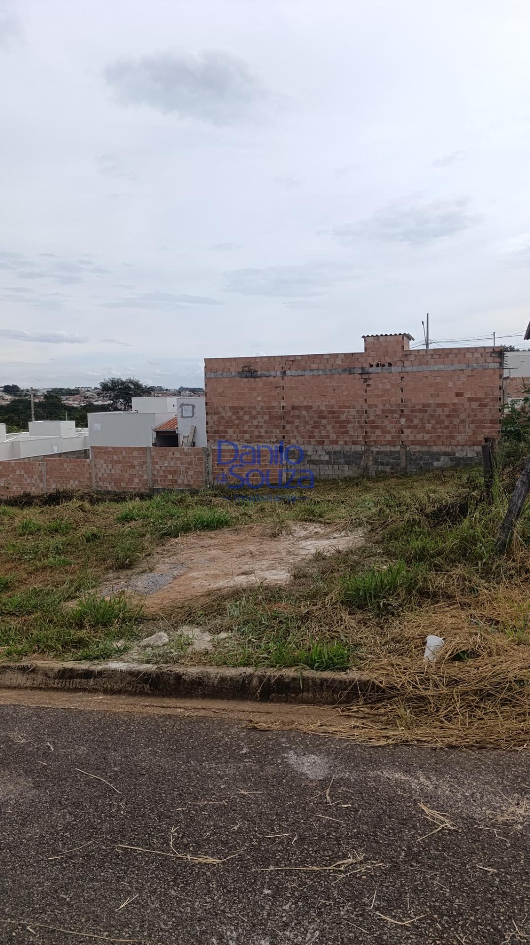 Terreno à venda com 240m² de terreno no Pão de Açúcar, Araxá — foto principal