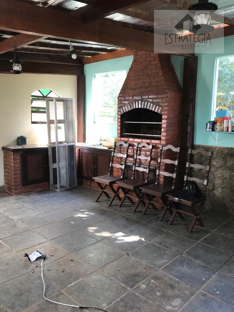 Casa à venda com 4 quartos, 1 suíte, 2 vagas e 230m² no Mosela, Petrópolis (RJ) — foto 8 de 12