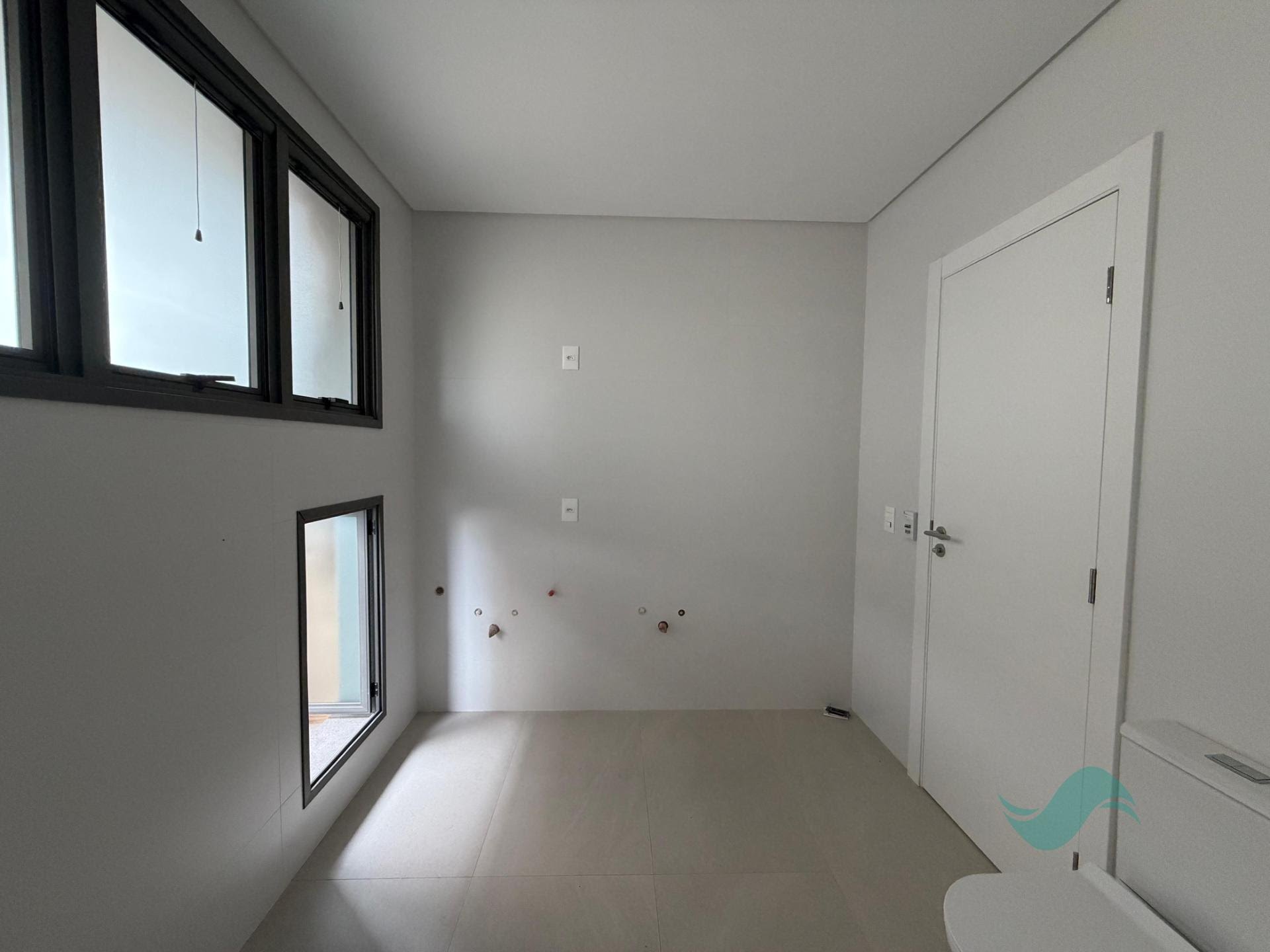 Apartamento à venda com 3 suítes, 5 vagas e 235m² no Jurerê Internacional, Florianópolis (SC) — foto 18 de 21