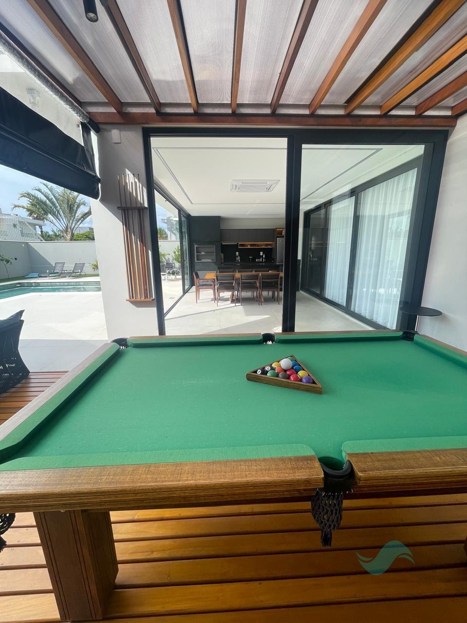 Casa à venda com 5 suítes, 3 vagas e 410m² no Jurerê Internacional, Florianópolis (SC) — foto 9 de 27