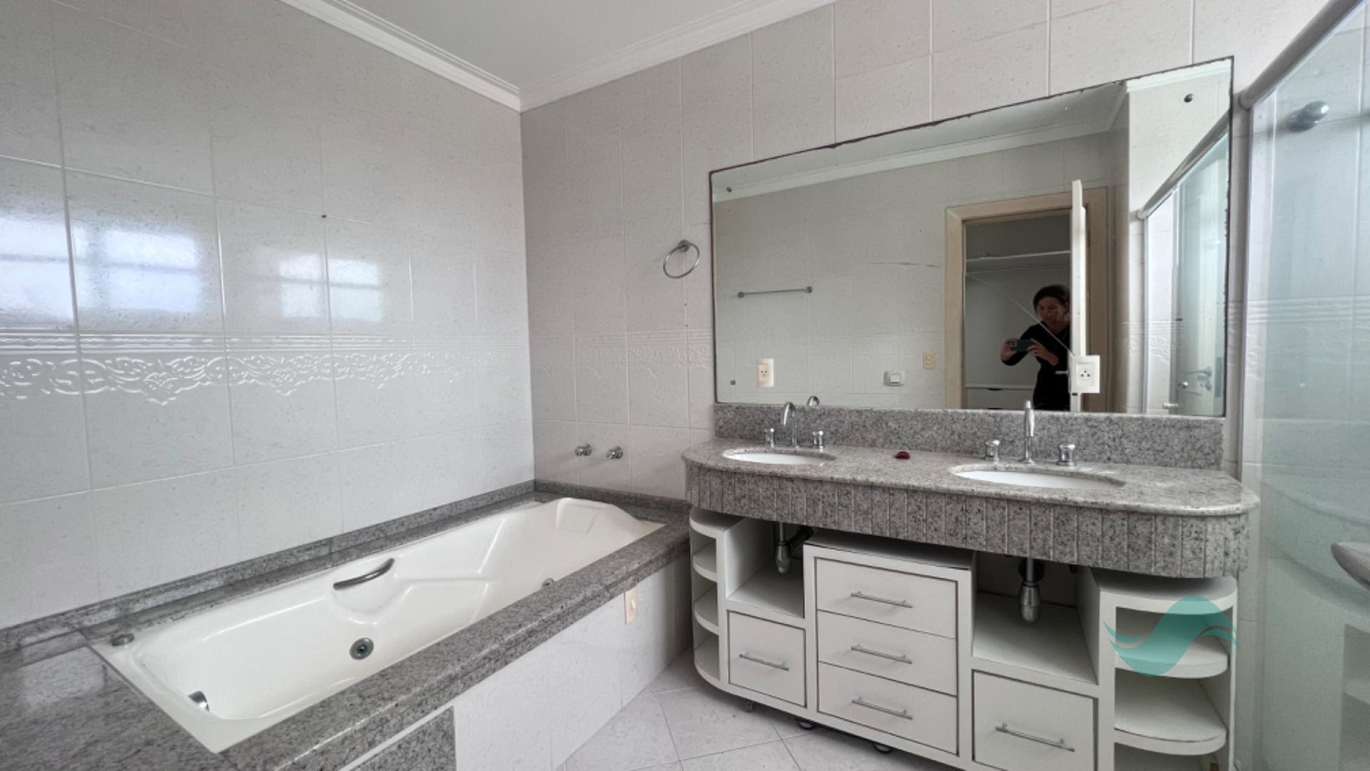 Casa à venda com 4 quartos, 3 suítes, 2 vagas e 286m² no Jurerê, Florianópolis (SC) — foto 10 de 23