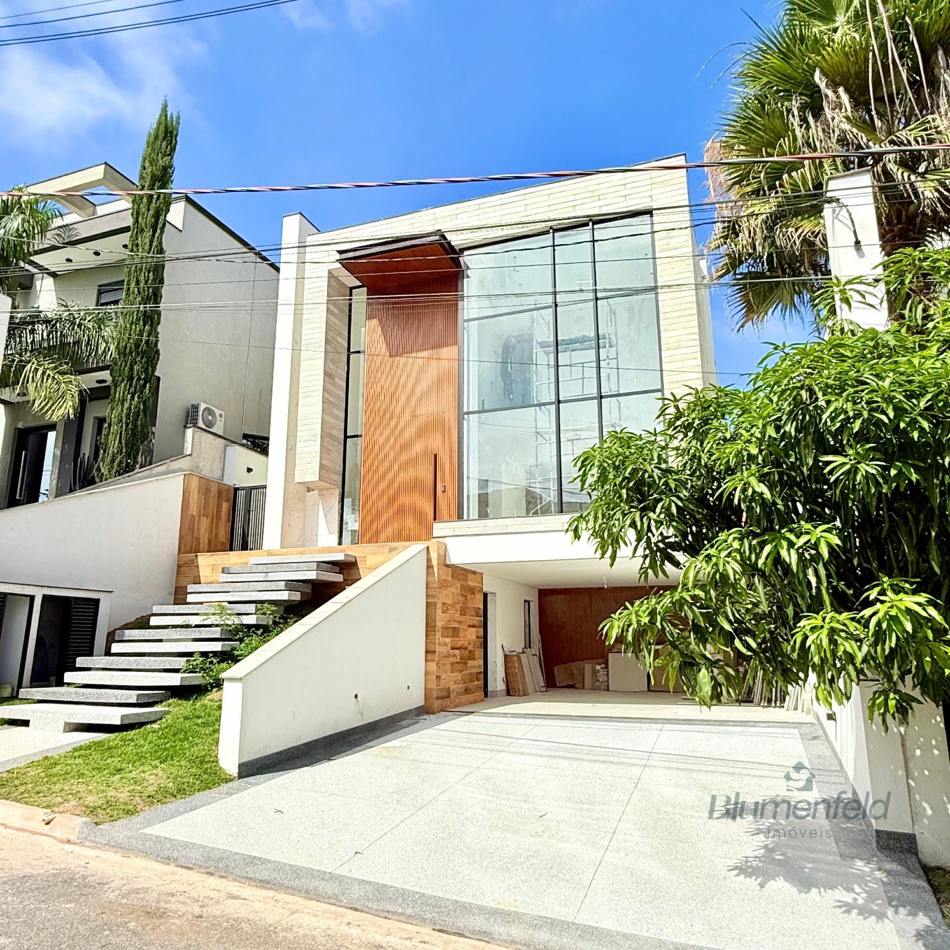 Casa à venda com 4 quartos, 5 banheiros, 5 vagas e 134m² no Condomínio Real Park, Arujá — foto principal