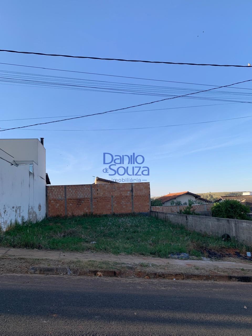 Terreno à venda com 240m² de terreno no Parque das Mangabeiras IV, Araxá — foto principal