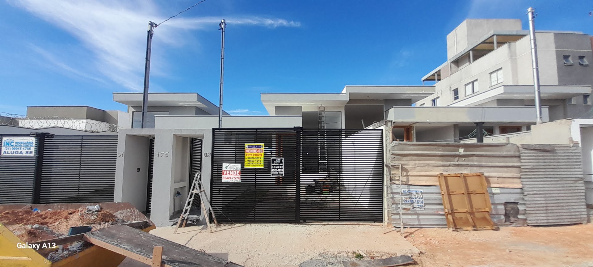 Casa à venda com 3 quartos, 2 banheiros, 2 vagas e 105m² no Novo Centro, Santa Luzia — foto principal